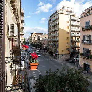 Casa Sikania , Palermo Italia